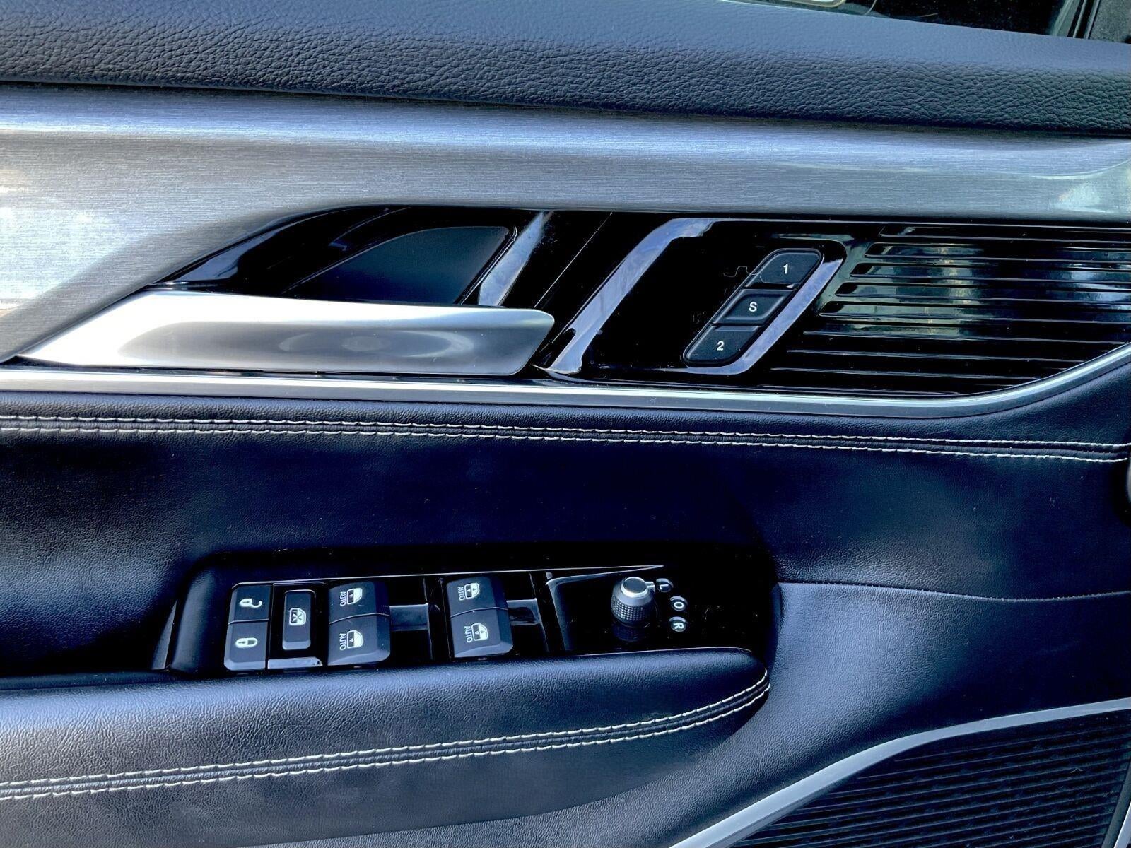 2022 Jeep Wagoneer Series III Carbide