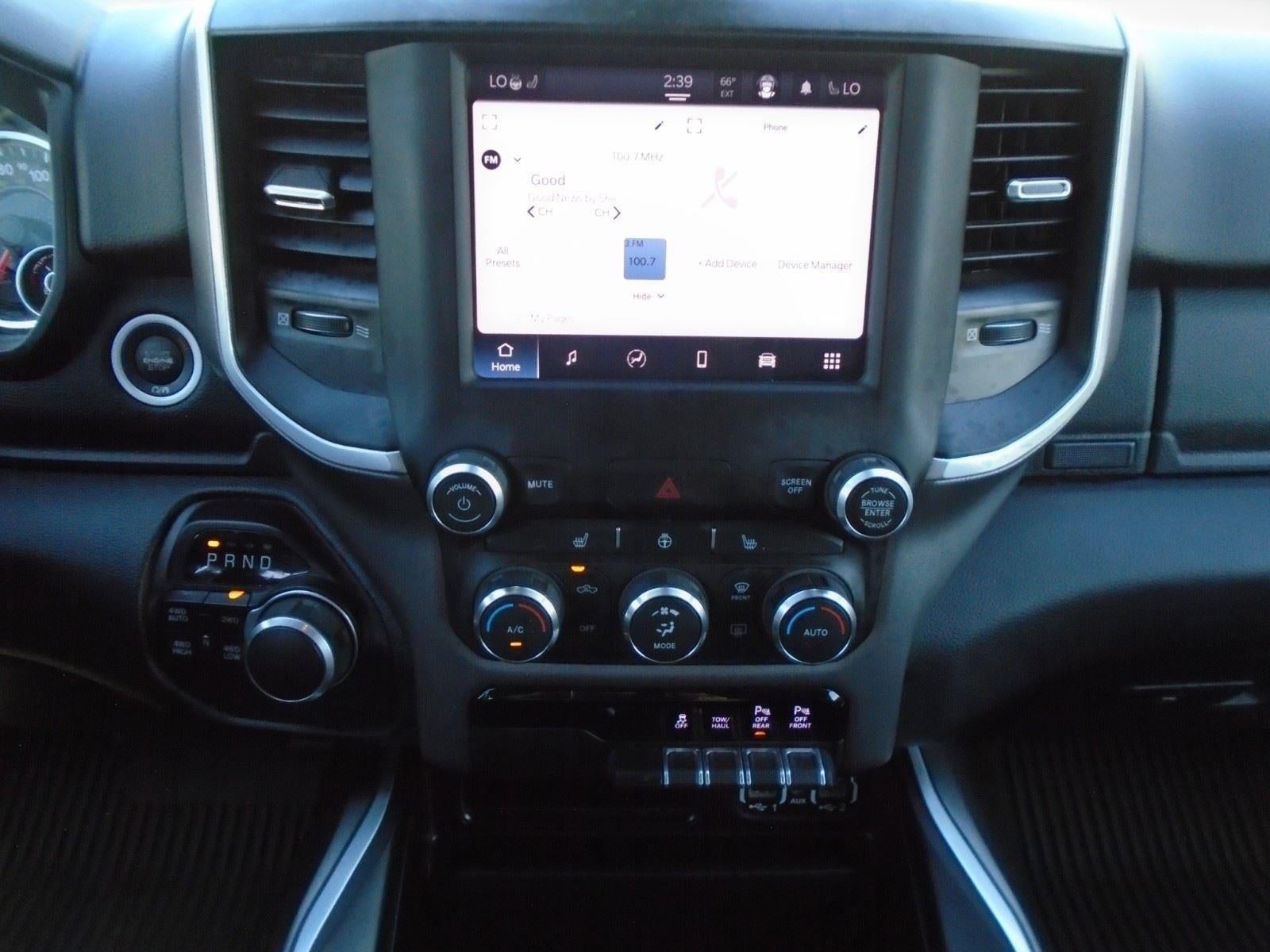 2022 RAM 1500 Big Horn Crew Cab 4x4 5'7' Box
