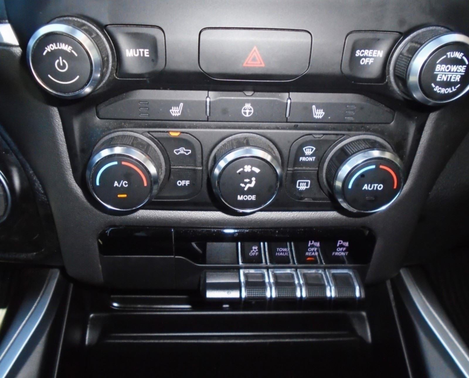 2022 RAM 1500 Big Horn Crew Cab 4x4 5'7' Box
