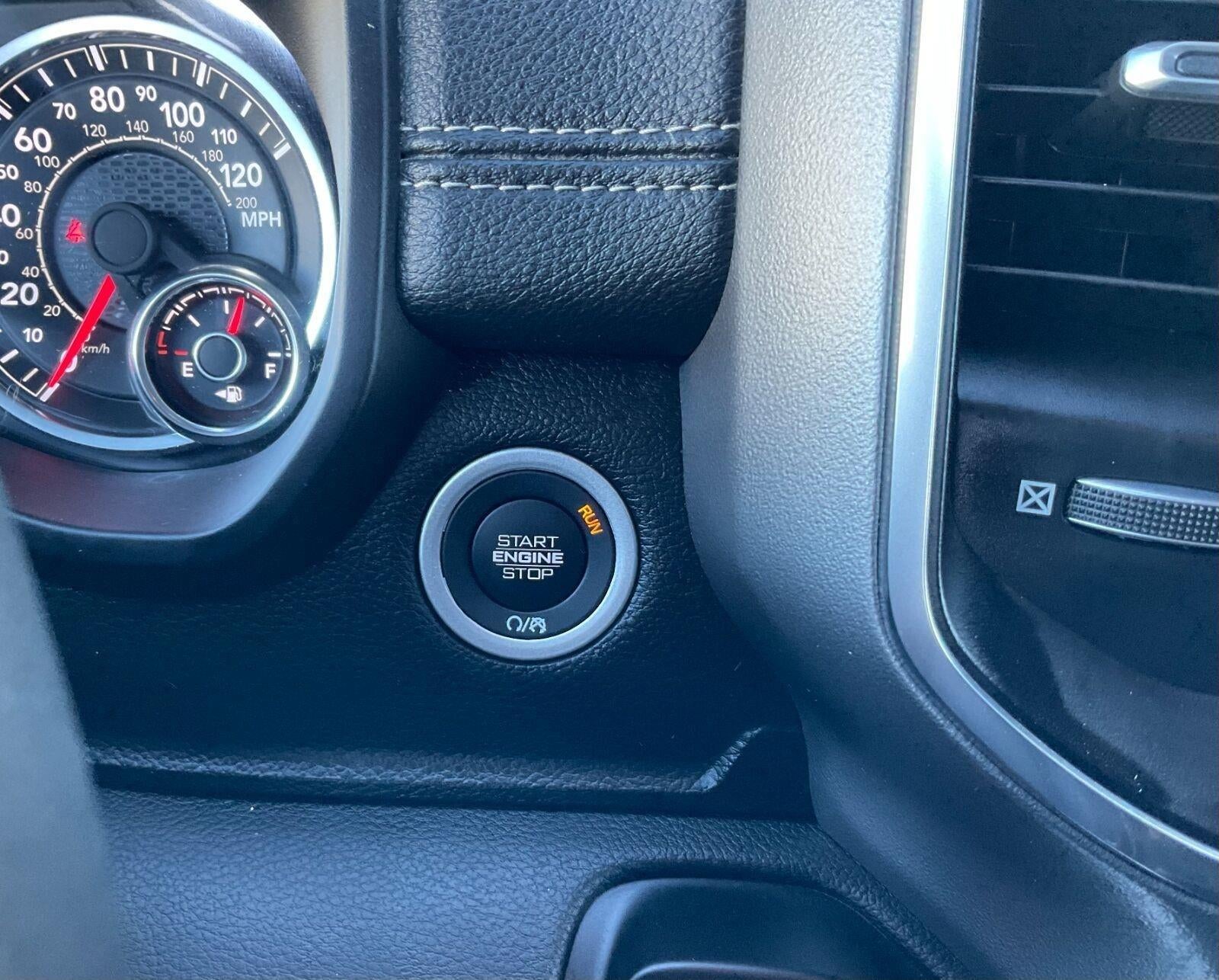 2024 RAM 1500 Laramie Crew Cab 4x4 5'7' Box