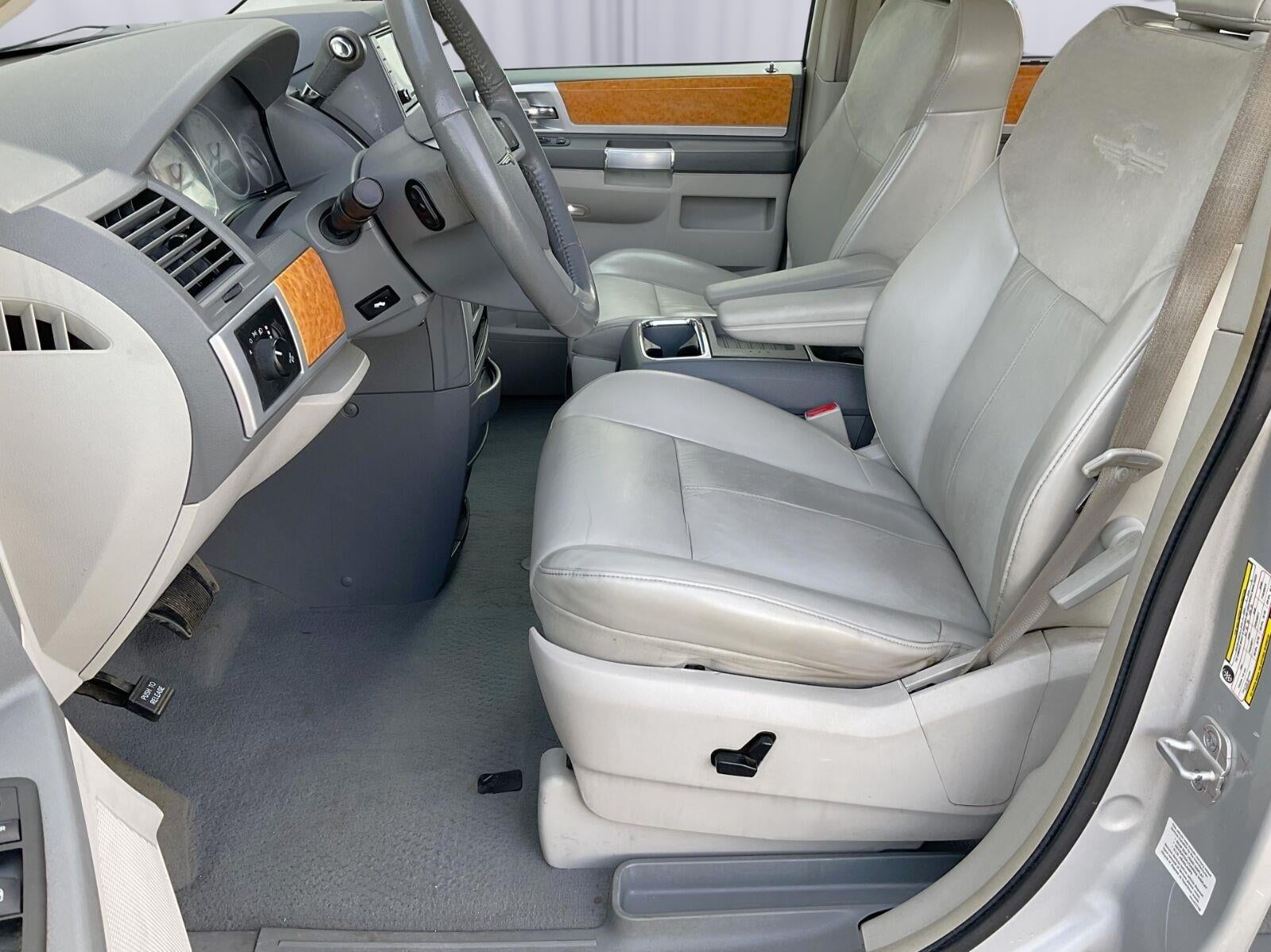 2008 Chrysler Town & Country Limited
