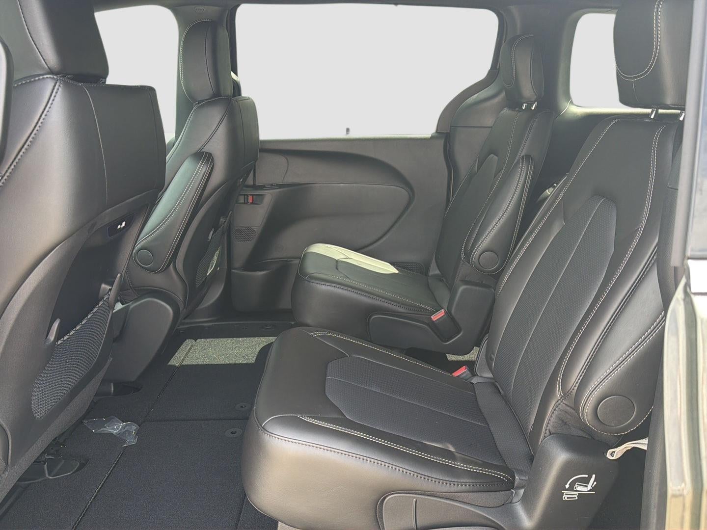 2027 Chrysler Pacifica PACIFICA SELECT AWD