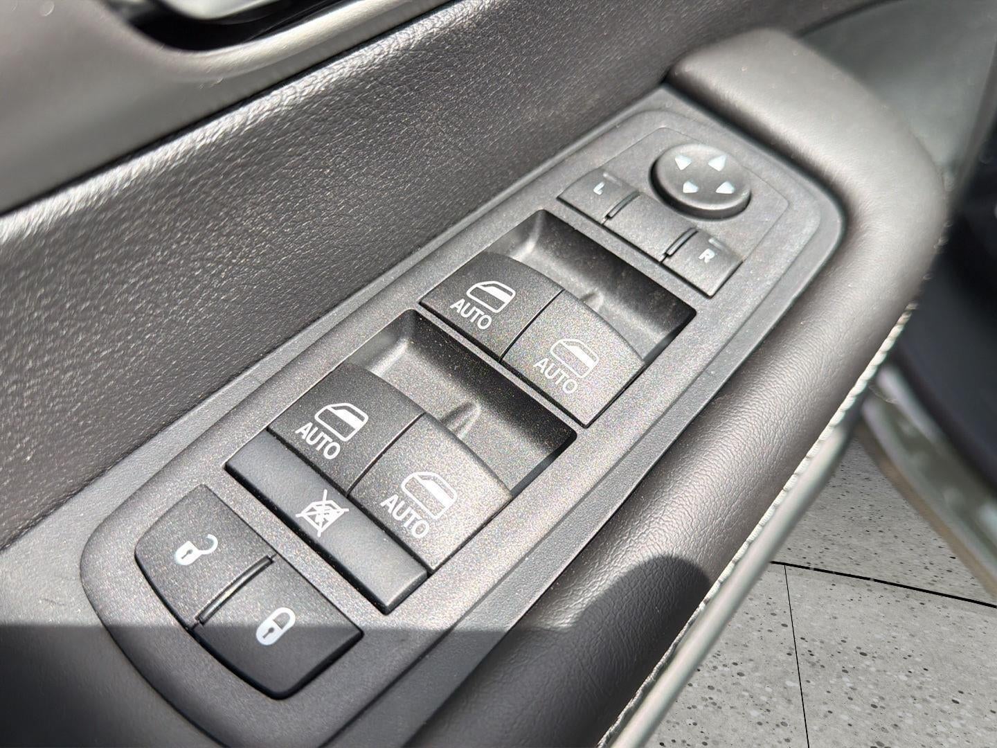 2027 Chrysler Pacifica PACIFICA SELECT AWD