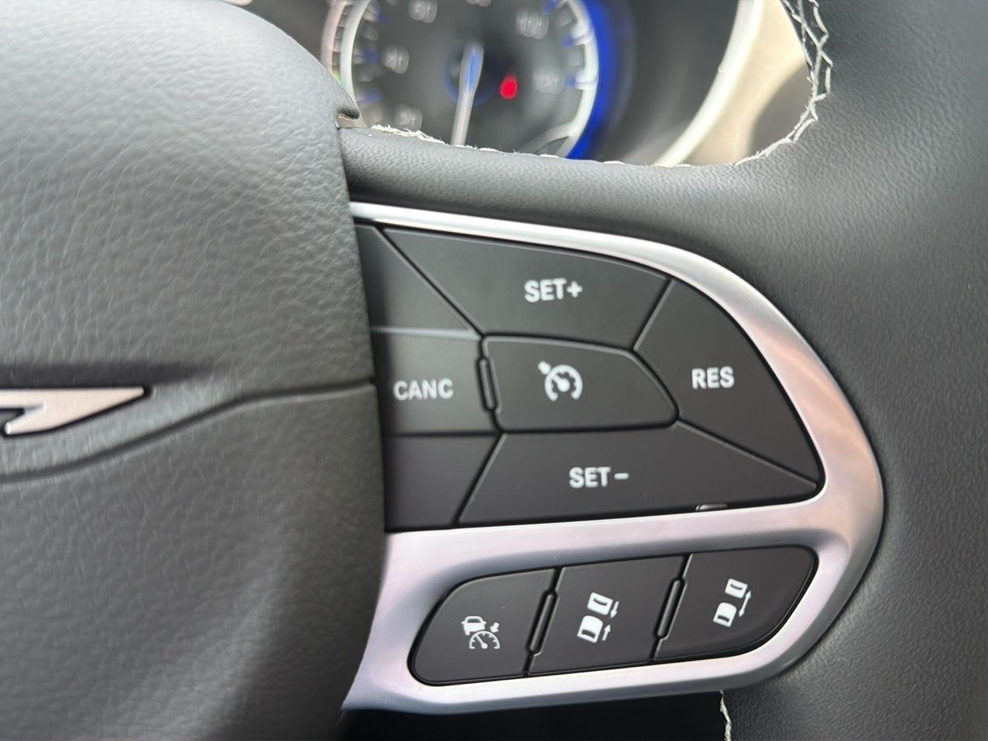 2027 Chrysler Pacifica PACIFICA SELECT AWD