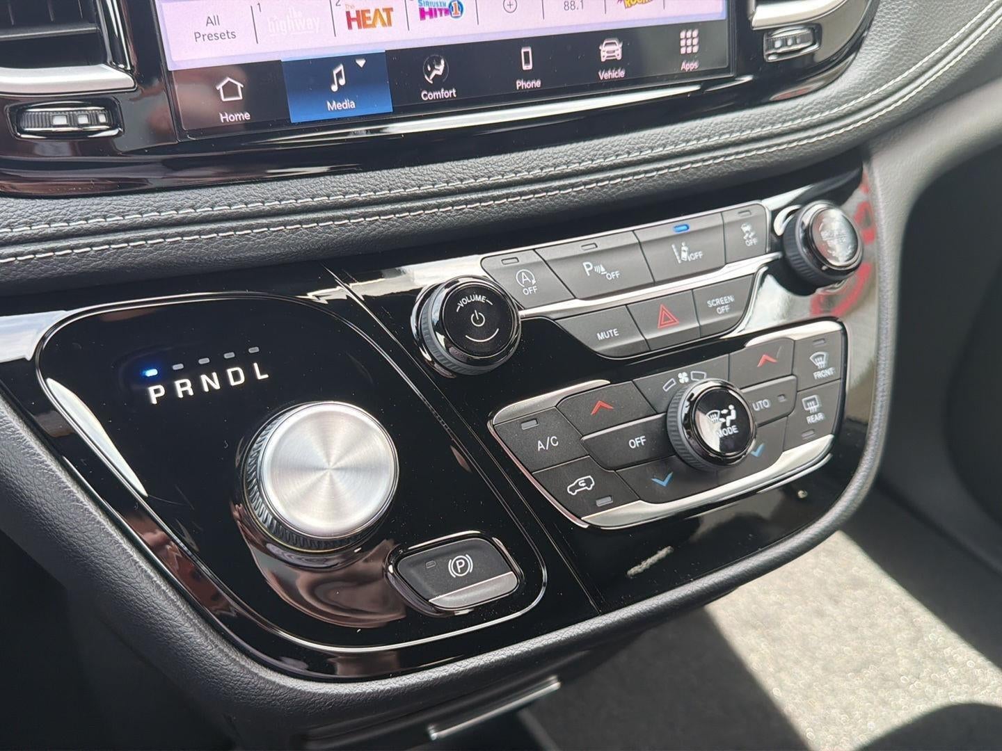 2027 Chrysler Pacifica PACIFICA SELECT AWD