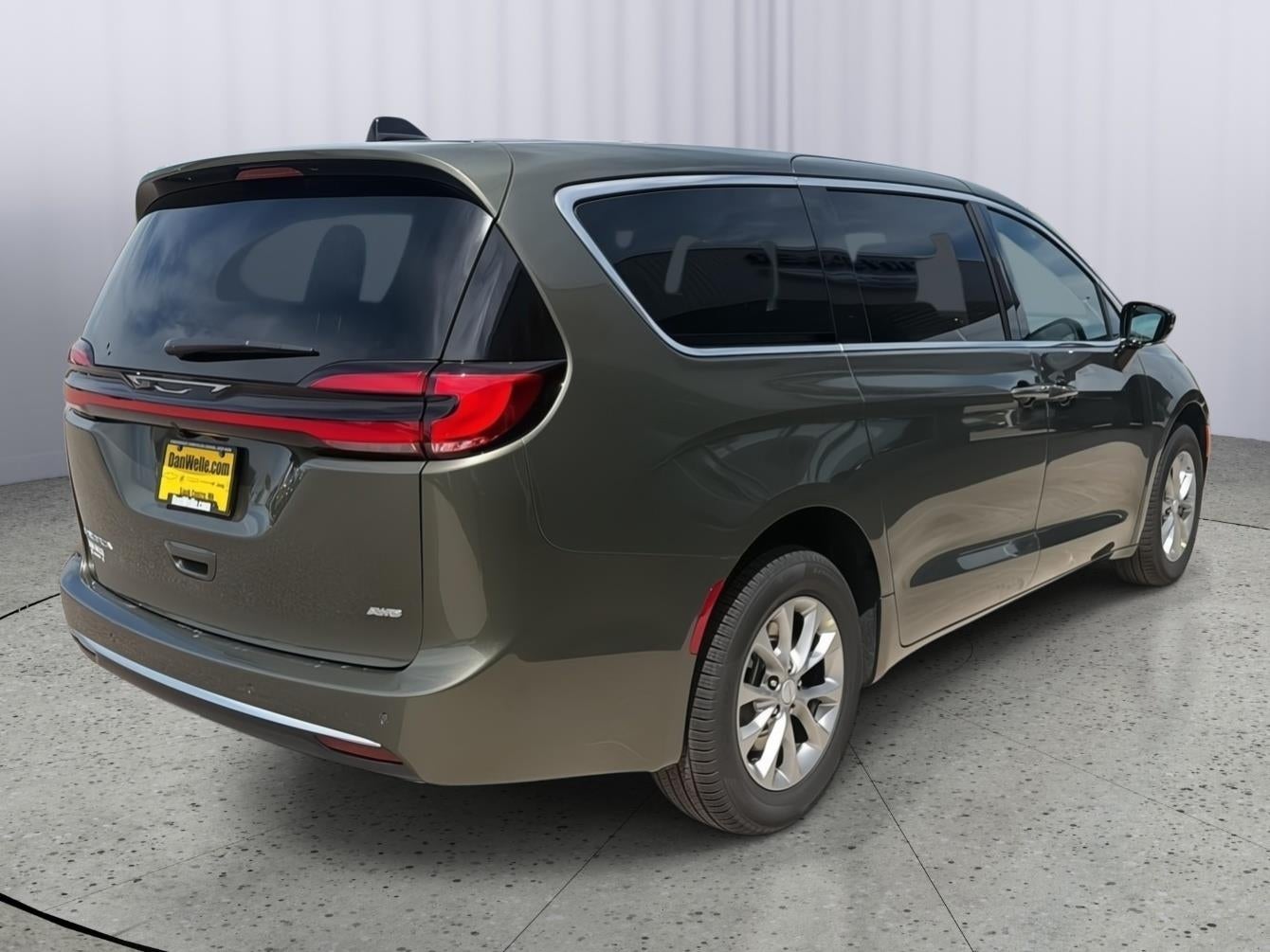 2027 Chrysler Pacifica PACIFICA SELECT AWD