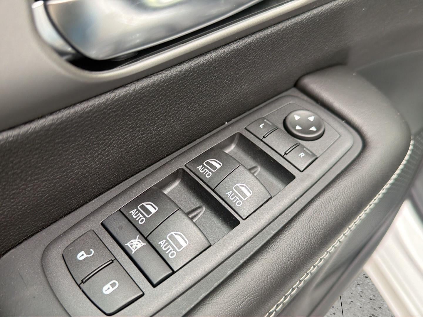 2027 Chrysler Pacifica PACIFICA SELECT AWD