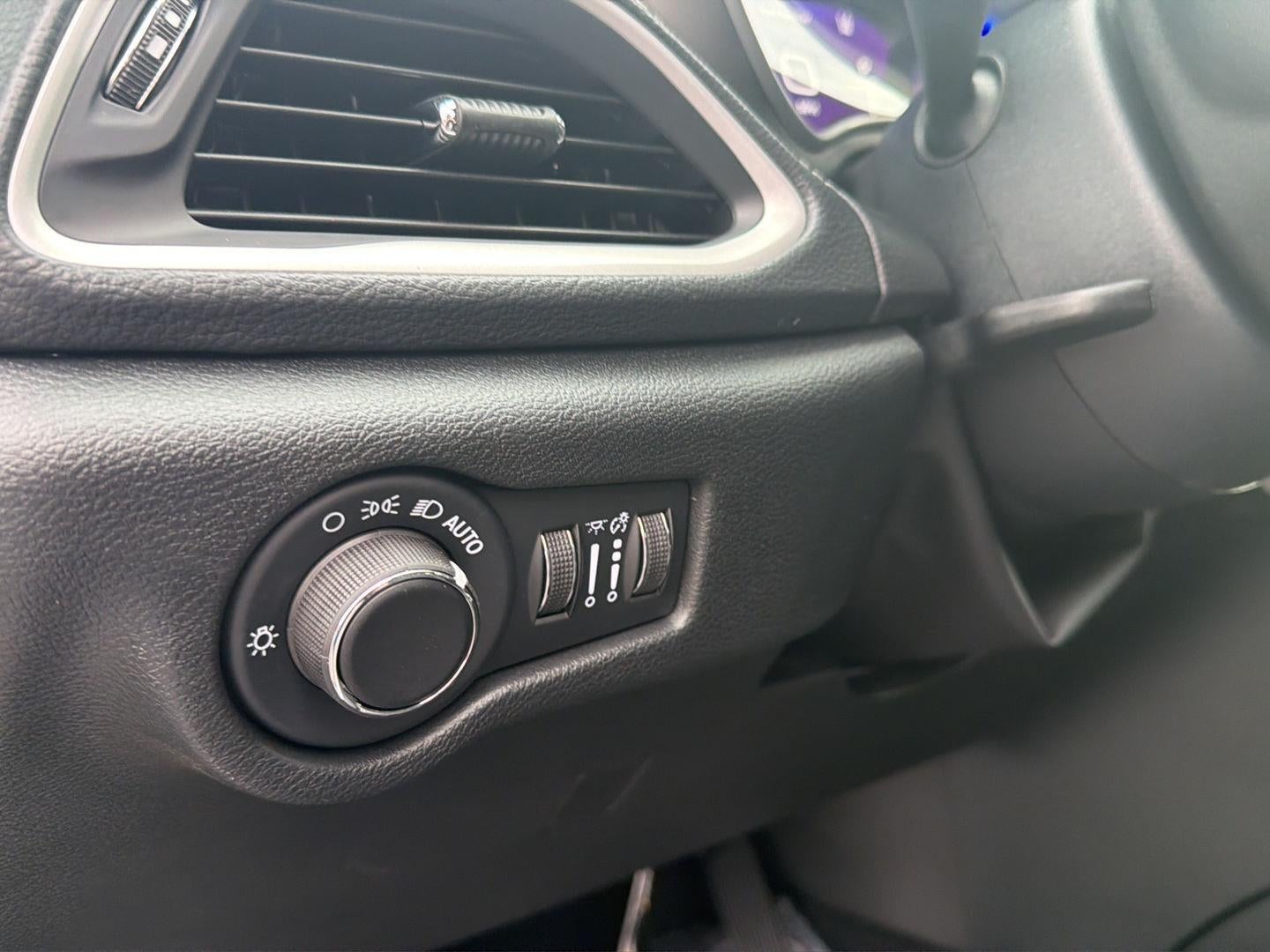 2027 Chrysler Pacifica PACIFICA SELECT AWD