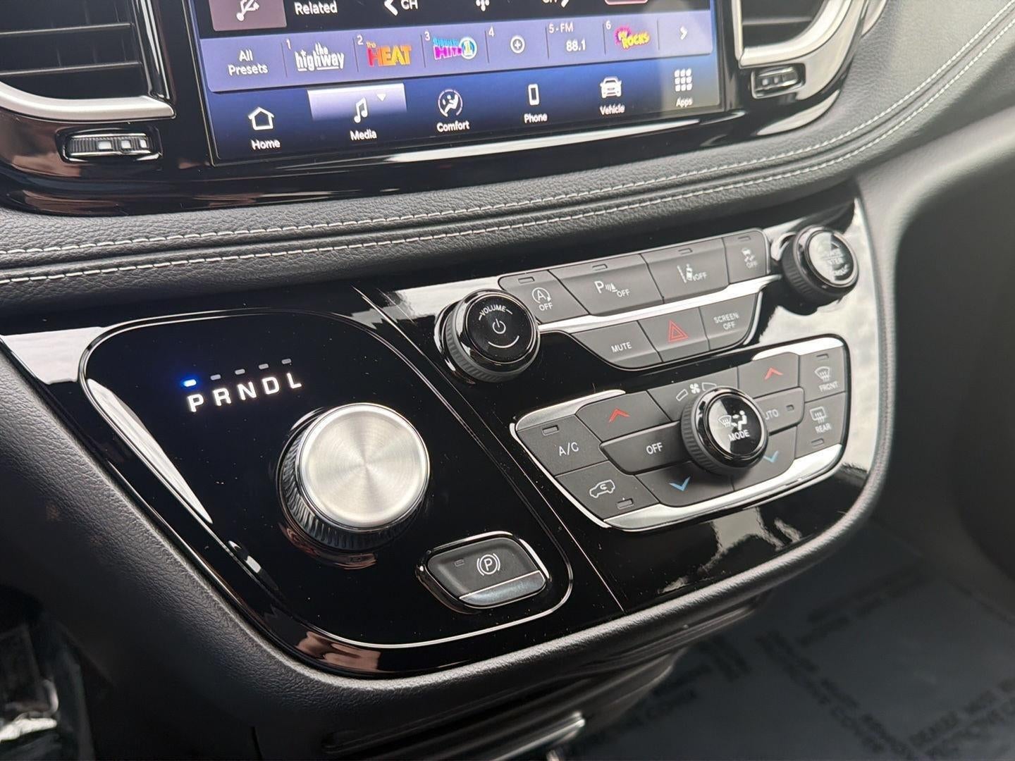 2027 Chrysler Pacifica PACIFICA SELECT AWD