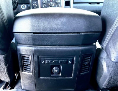 2018 RAM 3500 Laramie Crew Cab 4x4 6'4' Box