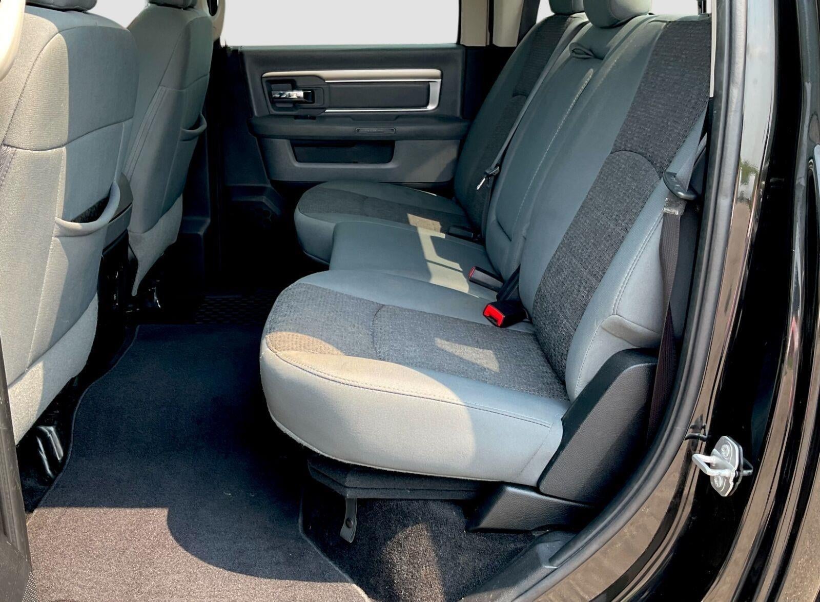 2017 RAM 1500 Big Horn Crew Cab 4x4 5'7' Box