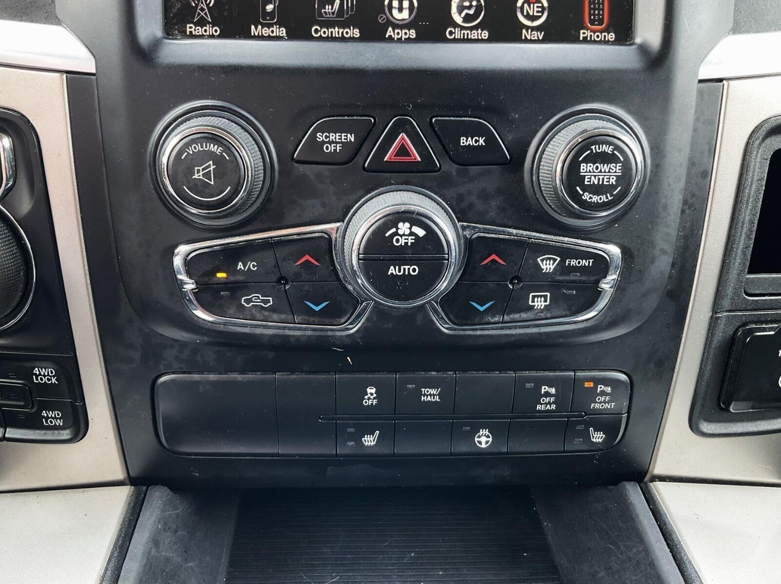 2017 RAM 1500 Big Horn Crew Cab 4x4 5'7' Box